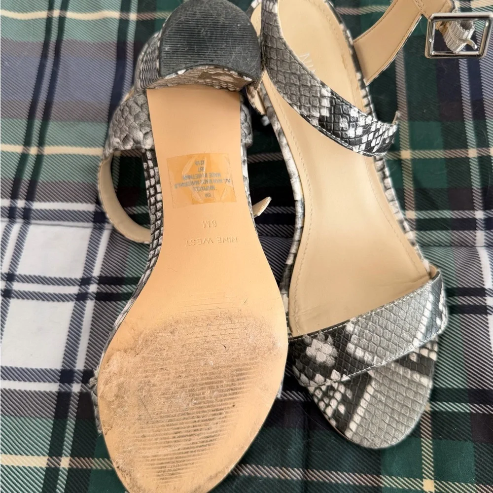 Nine West Black and Gray Snakeskin Heels 3 inch size 6